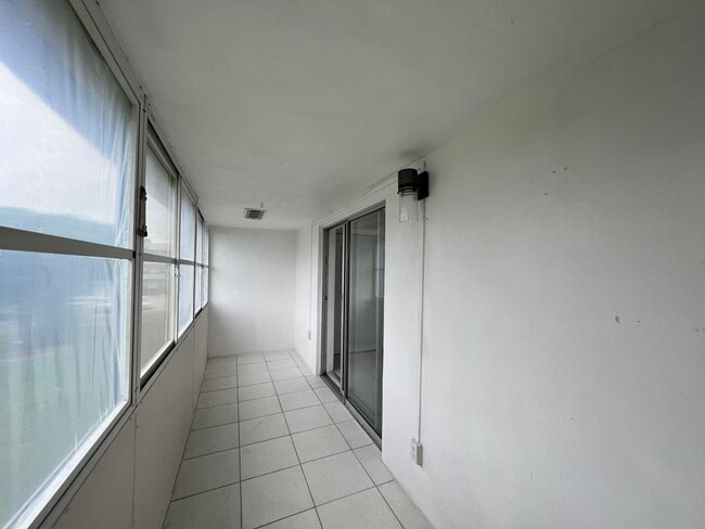 Building Photo - 18 Andover A