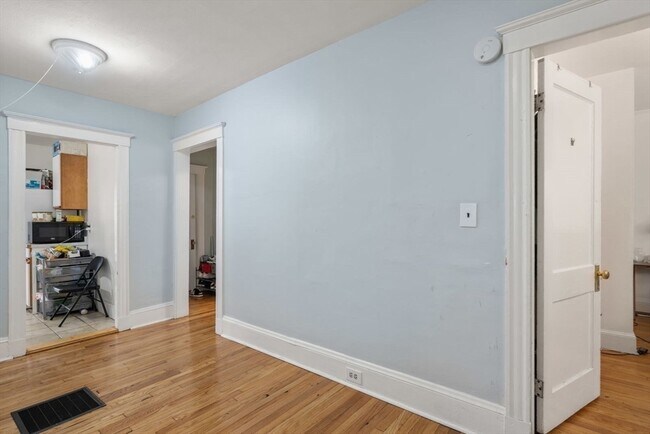 Building Photo - 18 Claymoss Rd
