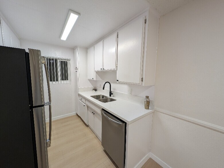 Building Photo - 11007 Hartsook St