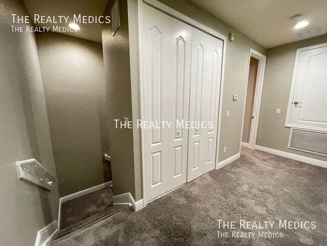 Building Photo - 8422 Kelsall Dr
