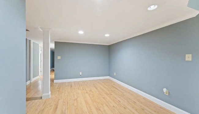 Building Photo - 388 Tall Oaks Dr NE