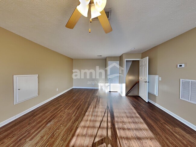 Building Photo - 533 Callie Ave