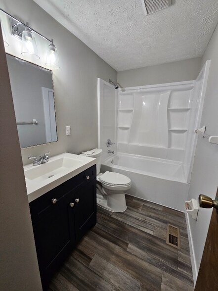 Building Photo - 4242 Hanover Dr