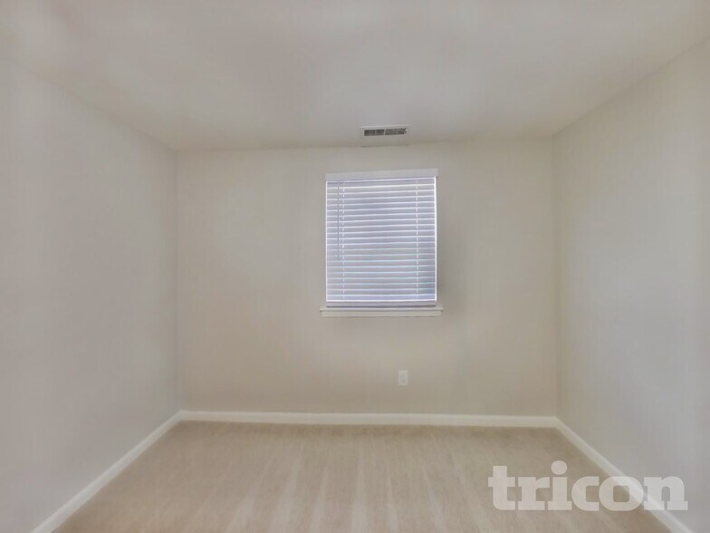 Building Photo - 586 Saratoga Rd