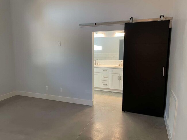 Building Photo - 1220 S Roosevelt St