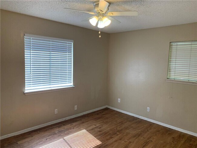 Building Photo - 7208 Creekside Dr