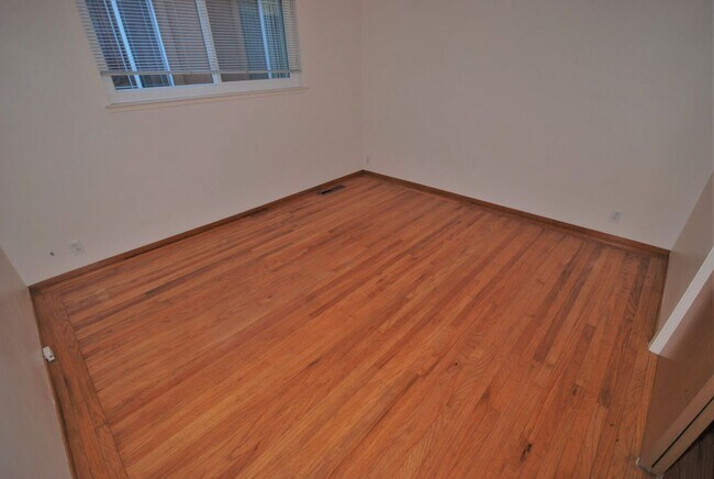 Building Photo - 94-98 Amherst Av.