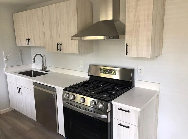 Building Photo - Updated 3 bedroom in 80010 - Move in Ready!