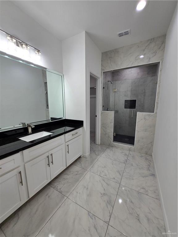 Building Photo - 14 W Woodson Dr