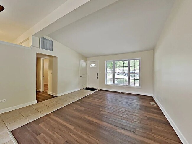 Building Photo - 778 N Elmwood Dr