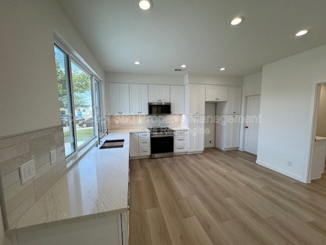 Building Photo - 6168 Briercrest Ave