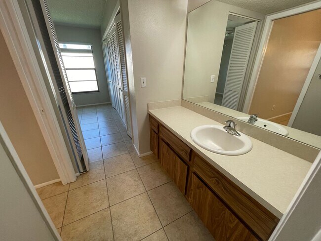 Building Photo - ANNUAL RENTAL - 1 BED / 1 BATH AT LAKEWOOD