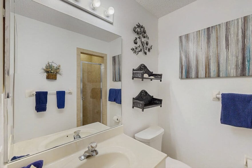 Building Photo - 3607 E Bay Dr