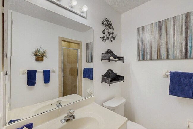 Building Photo - 3607 E Bay Dr