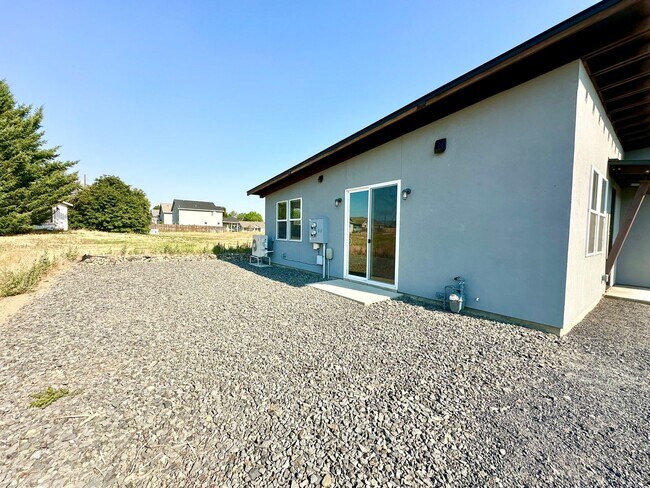 Building Photo - 121 E 26th Ave