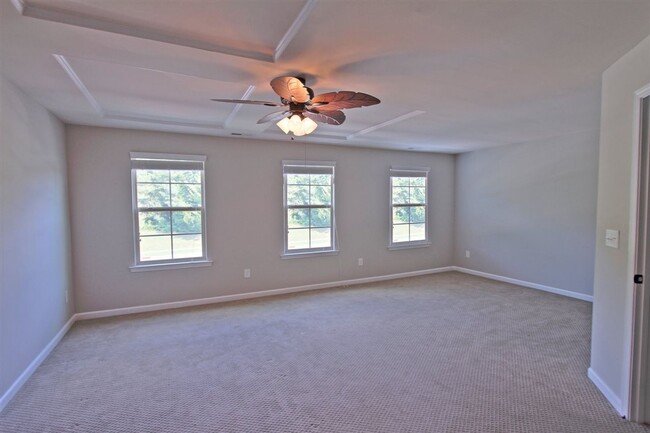Building Photo - Spacious 3Bedroom Townhome in Thompson Rid...