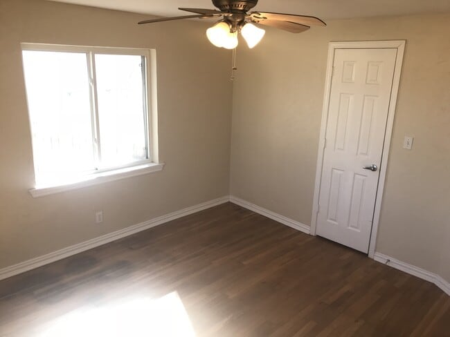 Building Photo - 223 E Independence St