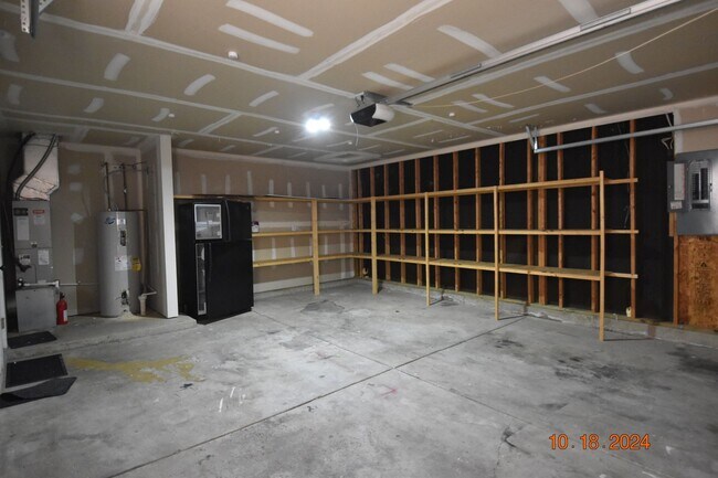 Building Photo - Three Bedroom Home in Greenfield