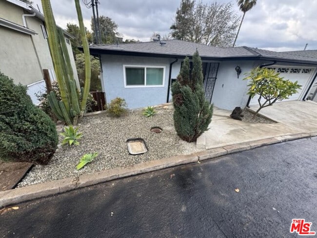 Building Photo - 4735 Nob Hill Dr