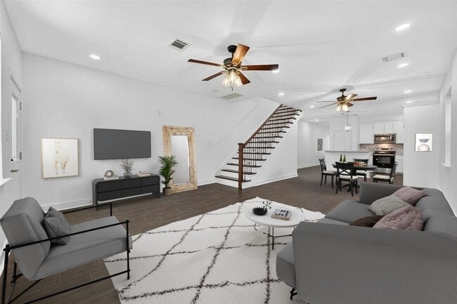 Building Photo - 714 Zoe St