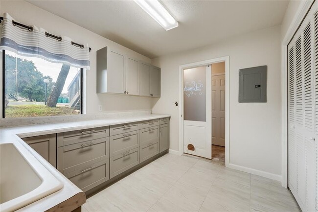 Building Photo - 169 Comanche Dr