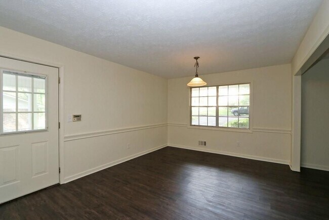 Building Photo - 4215 Fawn Ln SE