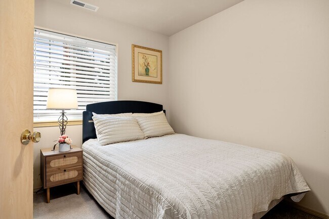 Building Photo - Eastside Olympia 3BD