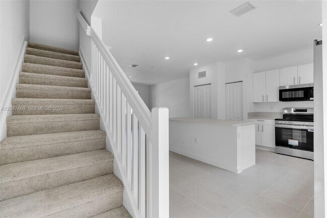 Building Photo - 1081 SW 3rd St