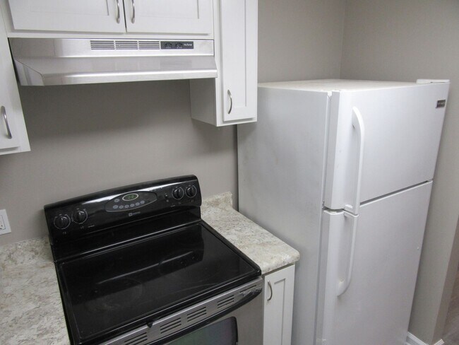 Building Photo - 6427 Sunset Ave