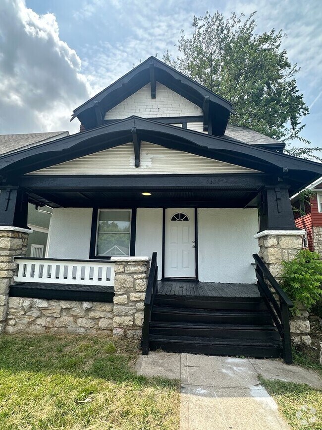 Building Photo - This is a 2 bedroom 1 bath single family h...