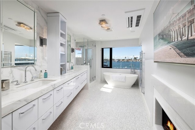 Building Photo - 130 S Bay Front