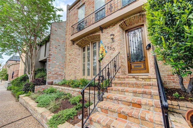 Building Photo - 7530 Del Monte Dr