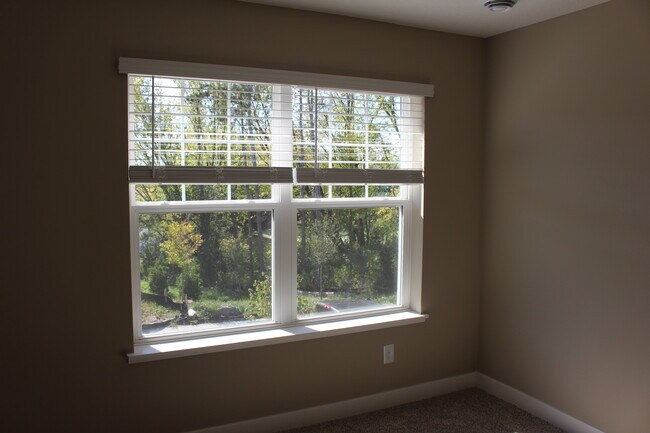 Guest Bedroom2 View - 6524 Genevieve Trl