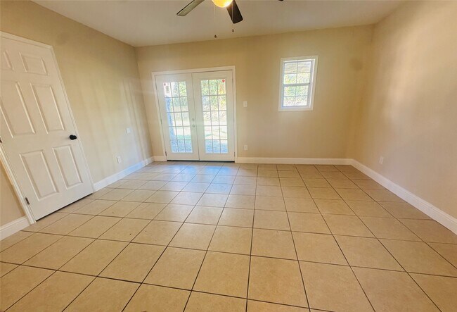 Building Photo - 605 Tovrea Rd