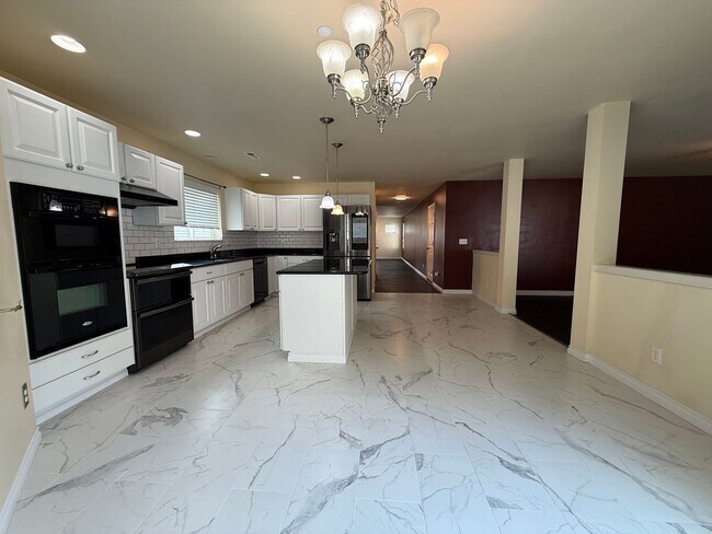 Building Photo - 4 Bedroom DuPont Home for Rent