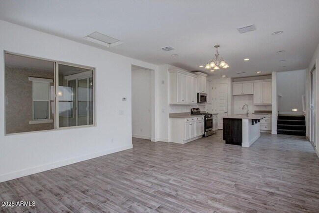Building Photo - 4708 E Daley Ln