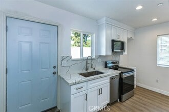 Building Photo - 2013 Walnut St