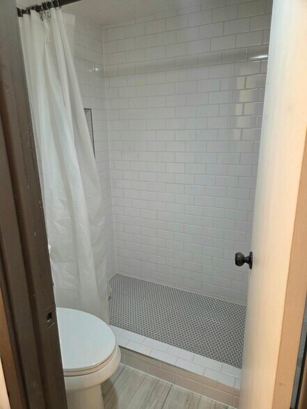 Building Photo - 5490 Worthington Forest Pl E