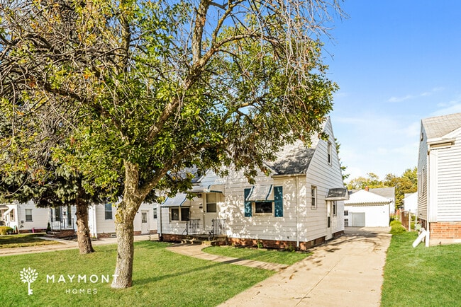 Primary Photo - 905 E 210th St