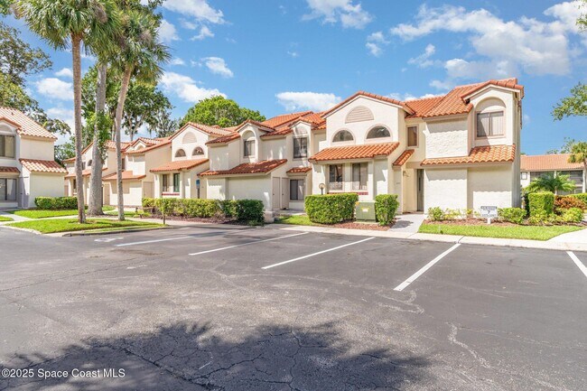 Building Photo - 1089 Country Club Dr