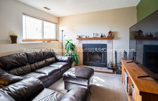 Building Photo - 5470 Sacramento Pl