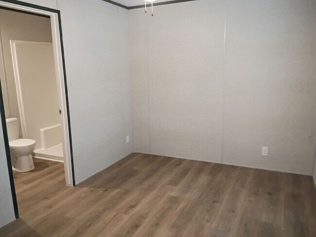 Building Photo - 27 Pryor Ln