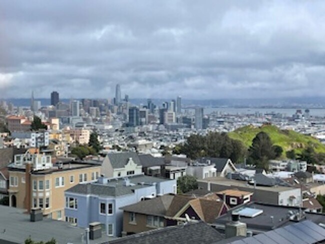 Building Photo - Beautiful Condo with views from Mt. Olympus!