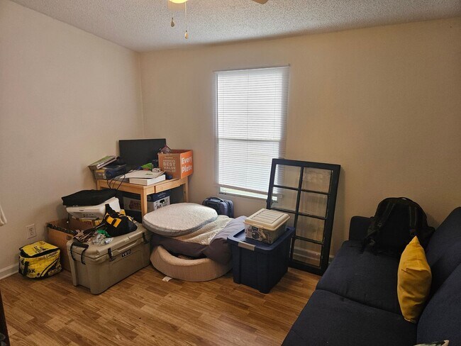 Building Photo - 3 Bedroom, 2 bath home located in Sneads Ferry