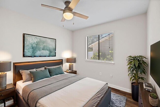 Building Photo - 13002 Esplanade St