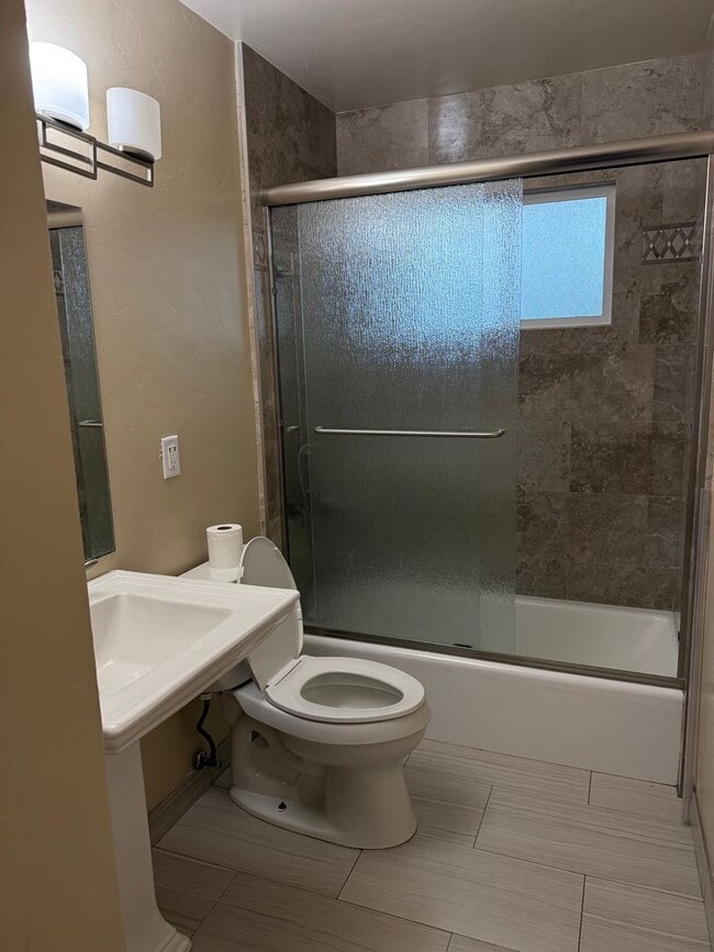 Building Photo - Charming Update 3 Bedroom Home in Woodland