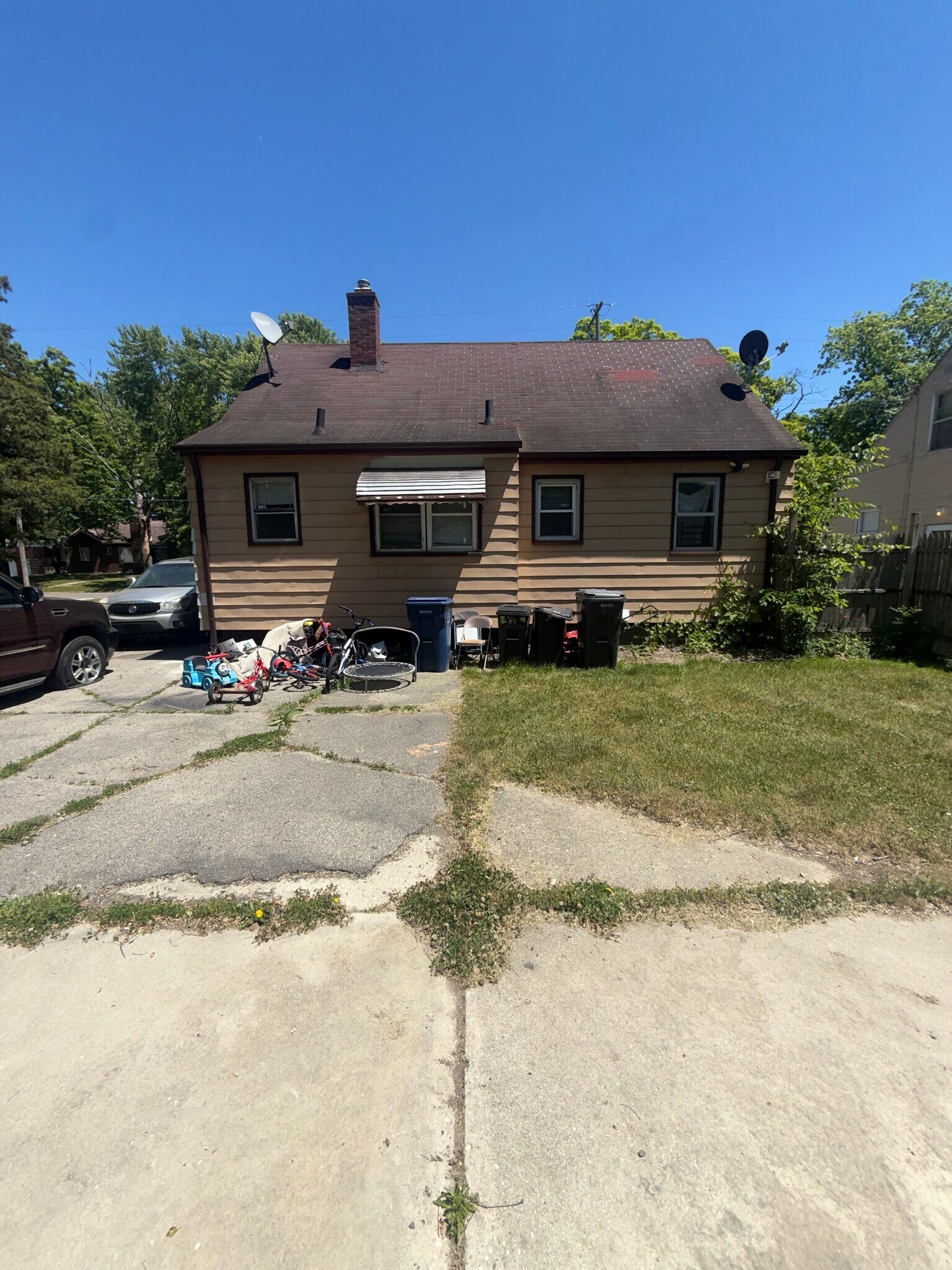 Building Photo - 2625 Seneca St