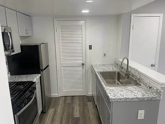 Building Photo - 23 Delavan Ct