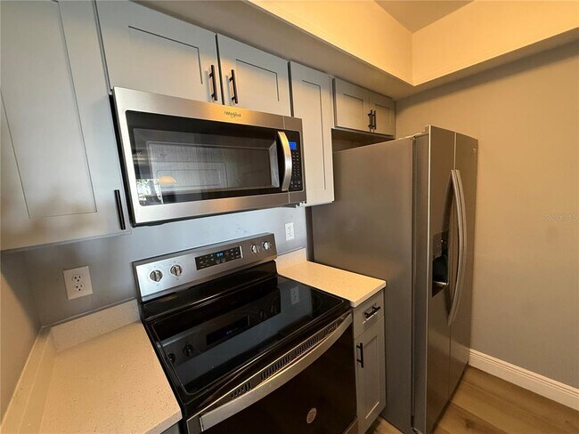 Building Photo - 5055 Eaglesmere Dr