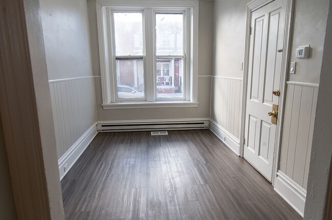 Building Photo - 332 Hamilton St